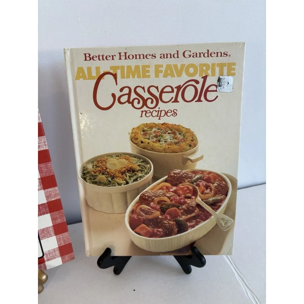 Lot of 2 Vintage Better Homes & Gardens Cookbooks New Junior & Casserole Recipes